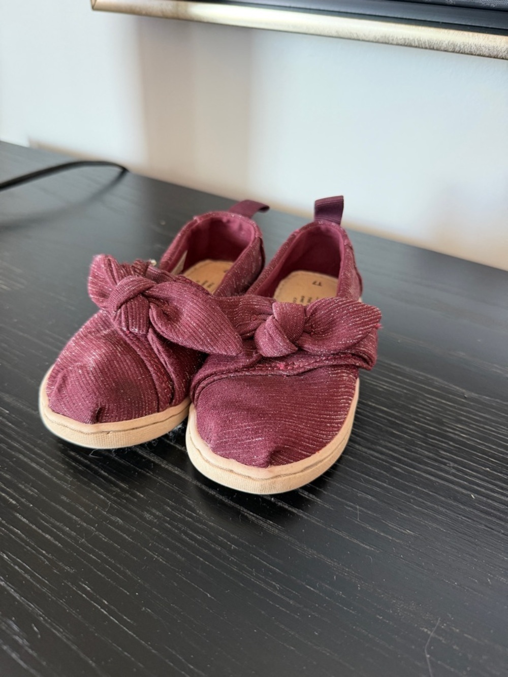 Toms Kids Slip-On Bow Knot Shoes in Burgundy